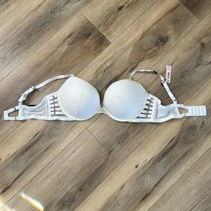 NWT VS Bra